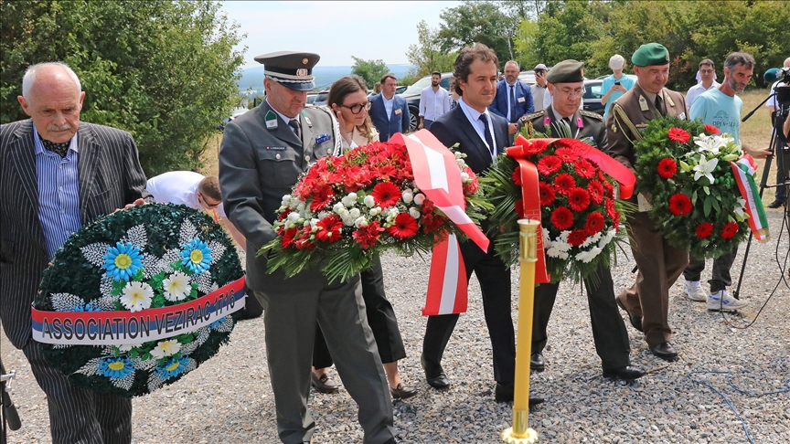 Obeležena godišnjica Bitke kod Petrovaradina: Položeni venci kod spomenika na Vezircu i poslata poruka mira