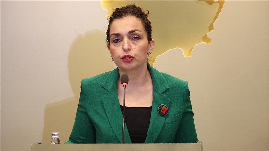 Presidentja Osmani tërheq kërkesën për sqarim nga Kushtetuesja, shkak gjyqtari që "rrezikon sigurinë e vendit”