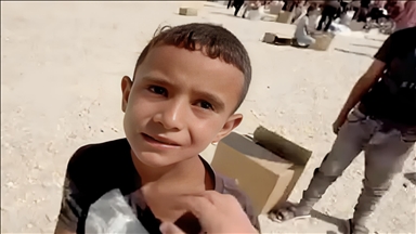 الطفل "أمير".. منهك جائع قبّل يد جندي أمريكي ثم اختفى