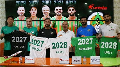 Alanyaspor zgjat kontratën me futbollistët kosovarë Hadergjonaj dhe Aliti