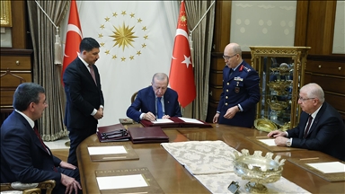 أردوغان يعين قائد القوات البرية رئيسا لهيئة الأركان العامة 