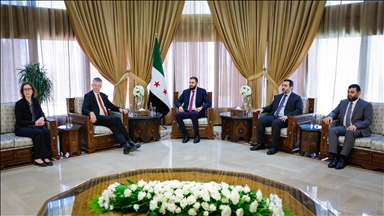 الشرع يبحث مع مسؤول بريطاني تعزيز العلاقات وأمن المنطقة