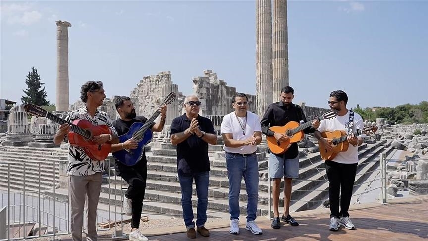 Gipsy Kings by Andre Reyes сняли клип в храме Аполлона