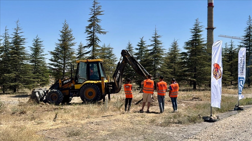 Kırşehir'de yükümlüler "Asla Vazgeçme Projesi" ile iş makinesi operatörlüğü eğitimi alıyor