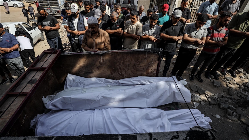 غزة.. إسرائيل تقتل 19 فلسطينيا ومصرع 25 بانقلاب شاحنة أغذية
