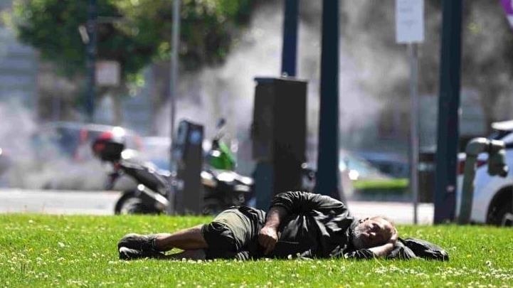 Des centaines de sans-abri dorment devant l’hôtel de ville de Paris pour dénoncer le manque de places