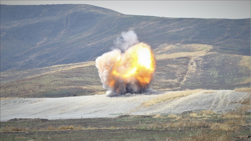 В Кяльбаджарском районе Азербайджана военный автомобиль подорвался на мине