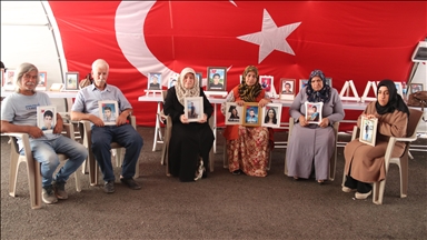 Dayikên Diyarbekirê dixwazin bigihêjin ewladên xwe