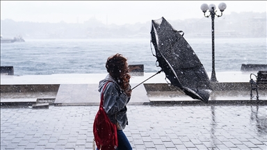 AKOM'dan İstanbul'da kuvvetli rüzgar ve sağanak uyarısı