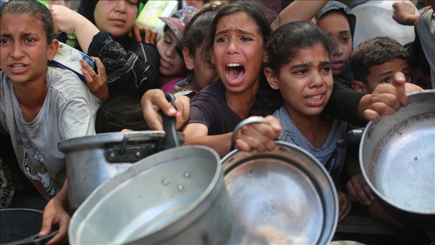Očajni Palestinci u redovima za obrok uslijed gladi u Gazi
