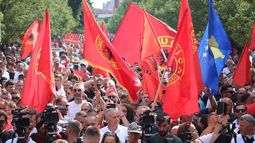 U Prištini masovni protesti protiv Specijalizovanog suda za ratne zločine na Kosovu