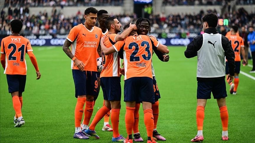 قدم.. باشاك شهير يقترب من الدور الفاصل لدوري المؤتمر الأوروبي