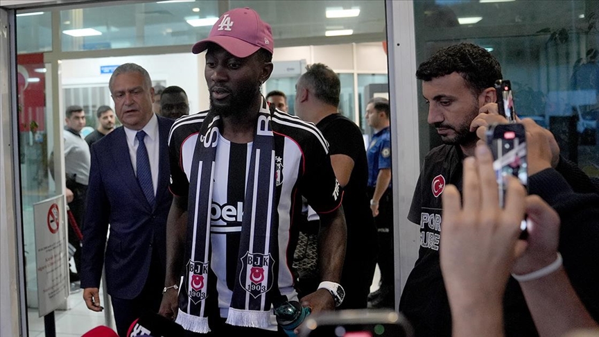 Beşiktaş'ın transfer gündemindeki Ndidi, İstanbul'a geldi
