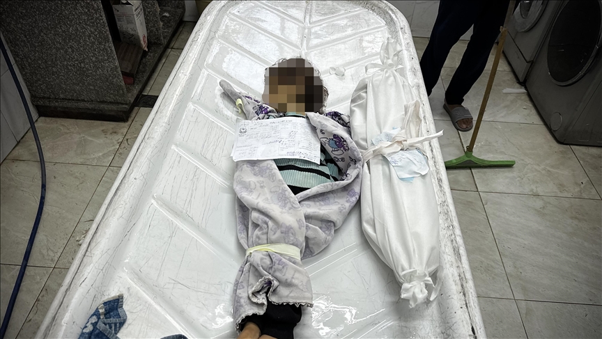 الطفلة "رؤى".. فارقت الحياة بنصف وزنها جراء التجويع الإسرائيلي