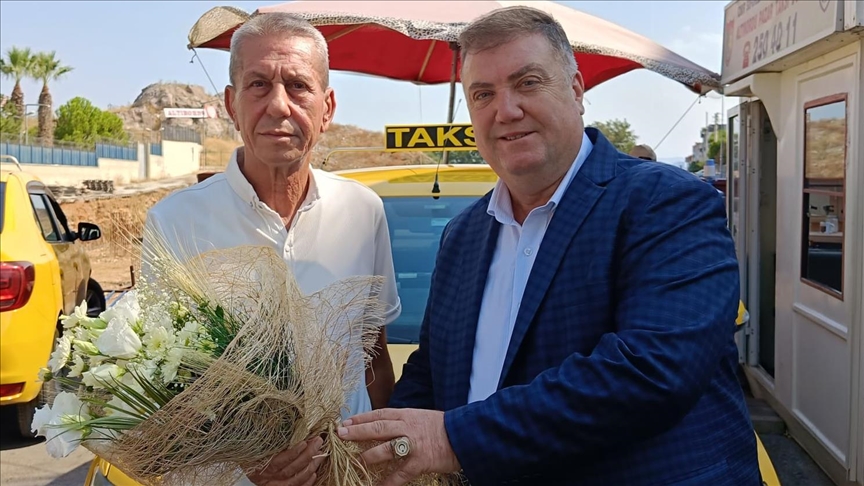 İzmir'de 45 yıldır trafik cezası yemeyen taksi şoförü takdir topluyor 
