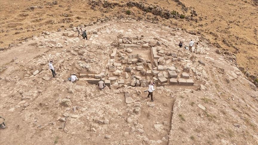 Bi deşîfrasyona tabletên bi nivîsên mîxî hat tesbîtkirin ku Keleha Korzutê bajarê pîroz ê Xaldî ye