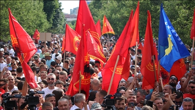 Масовен протест во Приштина против Специјалниот суд за воени злосторства во Косово