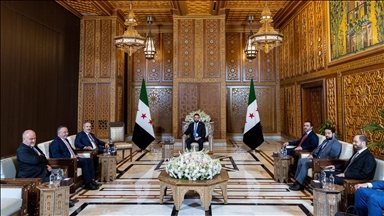 Turkish foreign minister meets Syrian president in Damascus