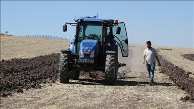 Diyarbakır'da uygulanan proje çiftçilere tarlasını sürücüsüz traktörle ekme imkanı sunacak