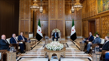 Ministri i jashtëm turk takohet me presidentin sirian në Damask