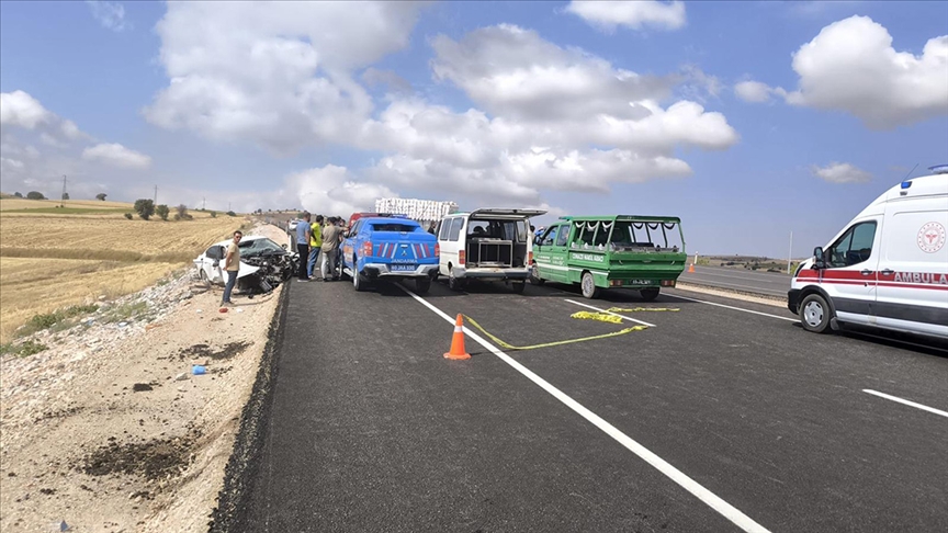 Tokat'ta 2 otomobilin çarpıştığı kazada 4 kişi öldü, 2 kişi yaralandı