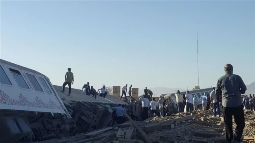 خروج قطار تهران به کرمان از ریل؛ 30 نفر مصدوم شدند