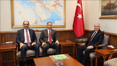 Wezîrê Parastina Neteweyî Guler, Wezîrê Karên Navxweyî Yerlîkaya û Serokê MÎTê Kalin civiyan