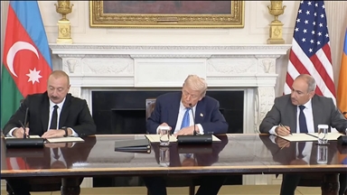 Trump, Azerbaycan Cumhurbaşkanı Aliyev ve Ermenistan Başbakanı Paşinyan ile üçlü bir mutabakata imza atıldığını açıkladı