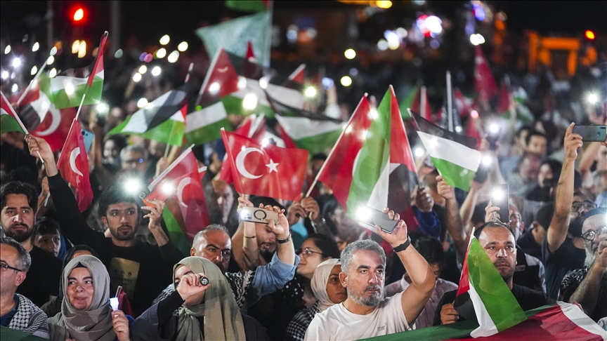 İstanbul’da "Gazze'ye Umut Işığı Ol" yürüyüşü düzenlendi