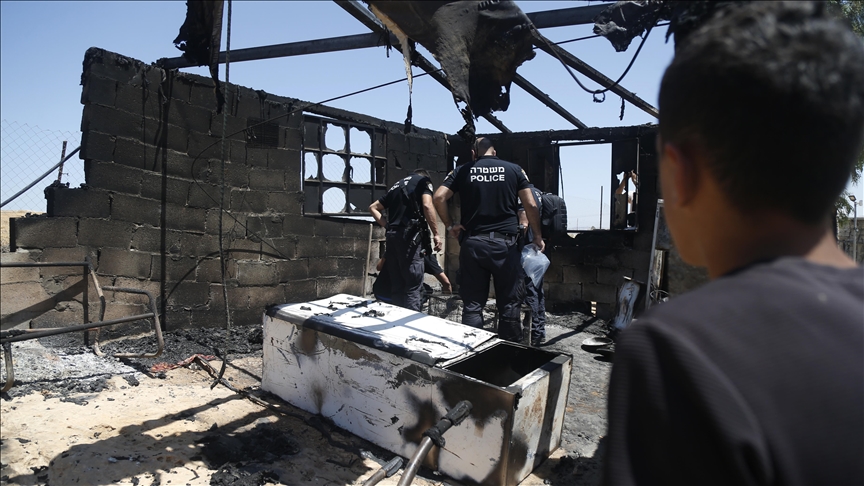 الضفة.. مستوطنون يصيبون 3 فلسطينيين ويحرقون خيام بالضفة 