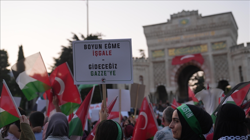 İstanbul’da "Gazze'ye Umut Işığı Ol" yürüyüşü düzenlendi