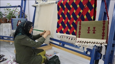 Oğuz boylarının kültürel mirası tescilli "Cengerli kilimi" Erzincan'da gelecek nesillere aktarılıyor