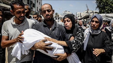 مقتل طفل فلسطيني بسقوط صندوق مساعدات من إنزال جوي وسط غزة