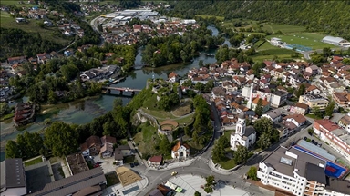 Bosanska Krupa: Tri bogomolje u jednom "dvorištu"