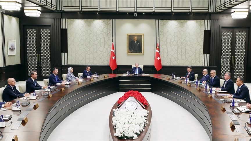 Kabine üyelerinden, cumhurbaşkanının halk tarafından seçilmesine ilişkin paylaşım