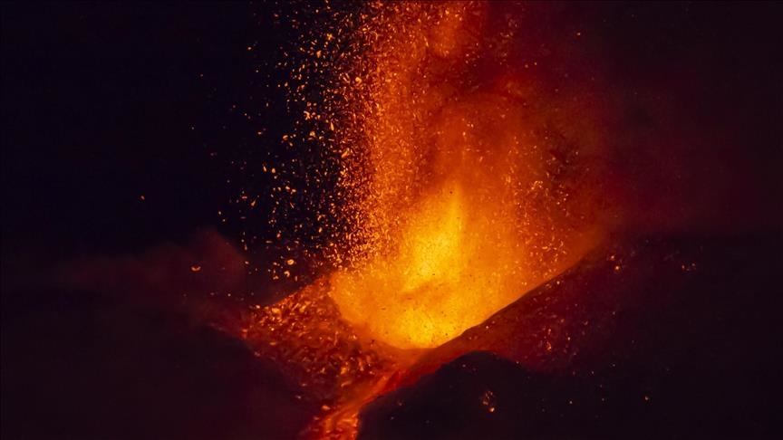 Japan's Shinmoedake volcano erupts sending ash nearly 2 miles above crater