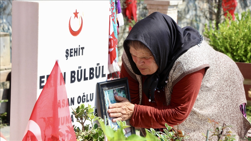 Şehit Eren Bülbül'ün annesi: Evlat kokusuna doyamadım