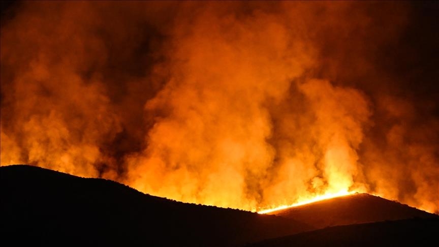 Evacuation orders lifted after brush fire uproots thousands in southern California