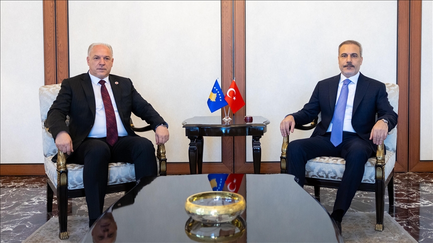 Turkish foreign minister meets Kosovo’s regional development minister in Ankara