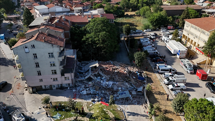 Bakan Kurum: Balıkesir'deki depremin ardından 1 yıkık, 13 ağır hasarlı, 61 az hasarlı yapı tespit edildi