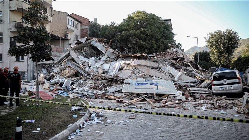 Një i vdekur dhe 29 të plagosur nga tërmeti 6.1 ballë që goditi Turqinë perëndimore