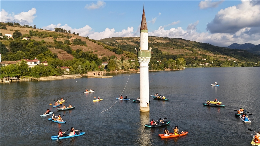 Zona e Minares nën ujë mirëpret entuziastët e sporteve ujore