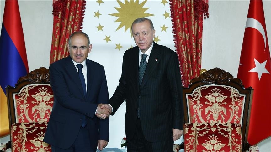 أردوغان يبحث مع باشينيان محادثات السلام بين أرمينيا وأذربيجان