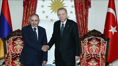 Erdogan et Pashinyan discutent des pourparlers de paix entre l'Arménie et l'Azerbaïdjan 
