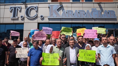 İzmir'de pazarcılardan Karabağlar Belediyesine katı atık ücreti tepkisi