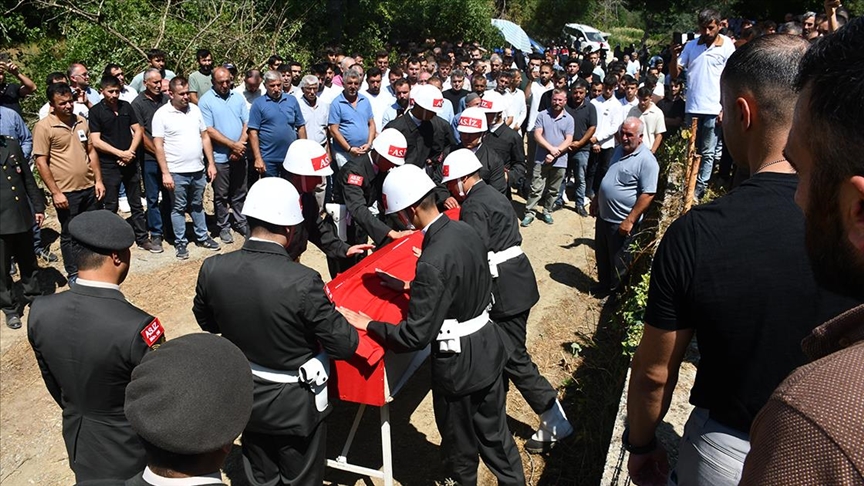 Trafik kazasında yaşamını yitiren Uzman Çavuş Acımaz, son yolculuğuna uğurlandı