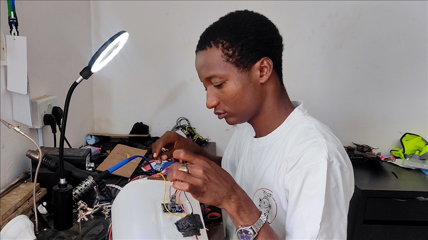 Un jeune Nigérian développe un drone capable de détecter les maladies agricoles