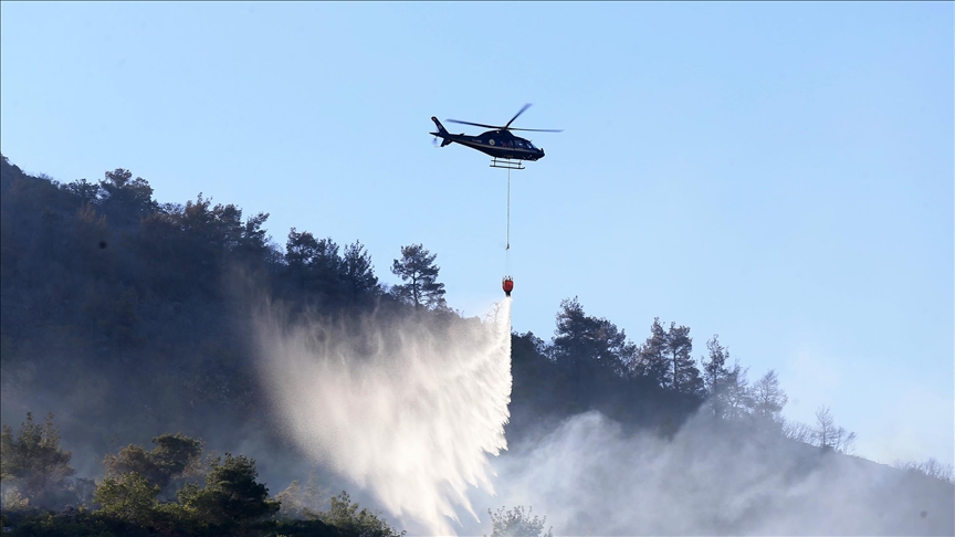 Manisa ve Çanakkale'deki orman yangınlarına müdahale sürüyor