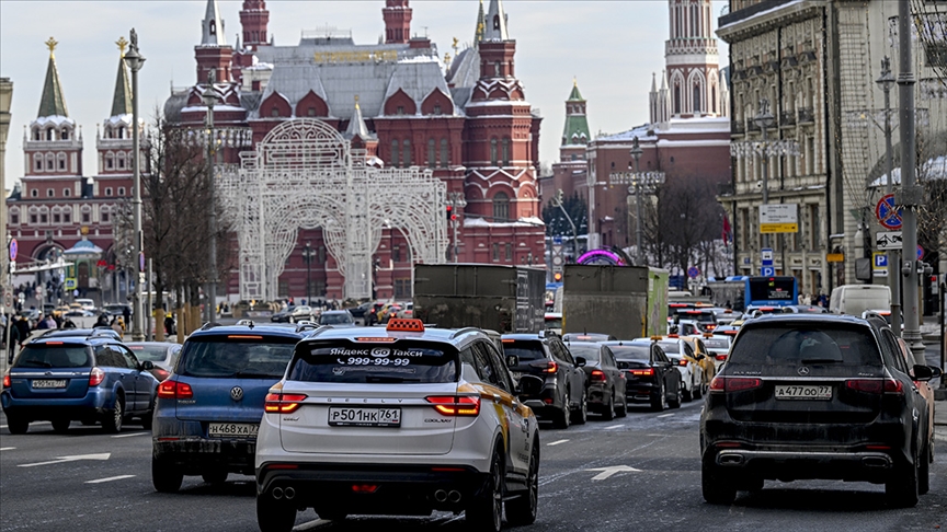 Rus otomobil sektörü yüksek faizler, Çinli üreticiler ve yaptırımlarla zorlanıyor