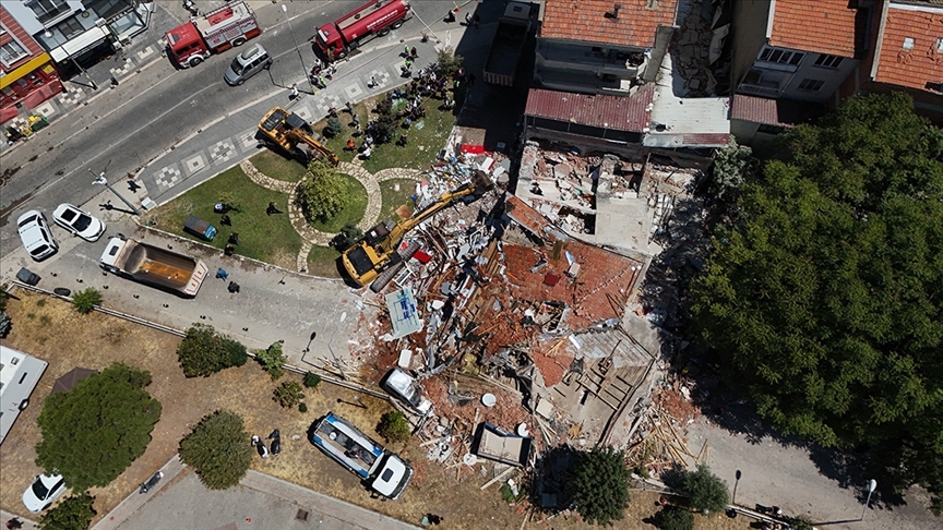 Balıkesir'deki depremde yıkılan binanın sahibi tutuklandı